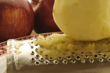 Grated apple Mela grattata Manzana rallada