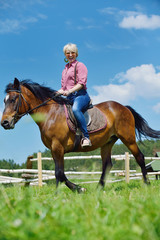Obraz premium happy woman on horse