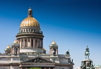 Obraz premium St Isaac's Cathedral and Monument Nicolas I