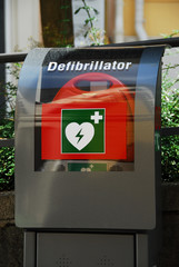 Defibrillator in der Stadt - obrazy, fototapety, plakaty