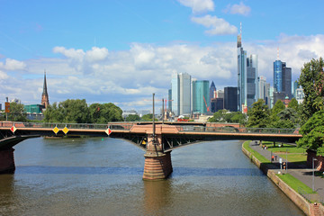 Fototapeta na wymiar Frankfurt am Main (przedpole Ignatz Bubis Most) 2012