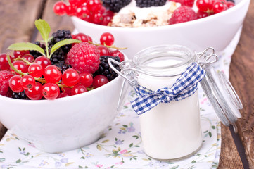 Beeren mit Joghurt