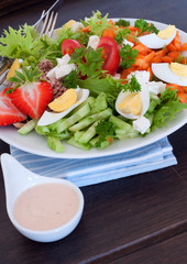 Salat mit Soße