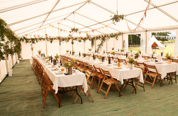 Event tent awaiting guests - obrazy, fototapety, plakaty