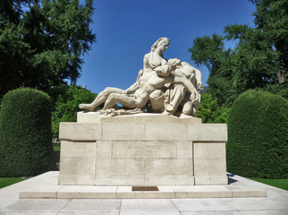 Statue monument aux morts