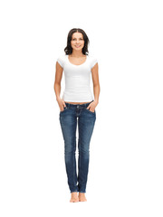Obraz premium woman in blank white t-shirt