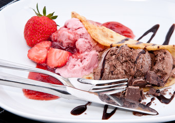 Homemade Strawberry and Chocolate Ice Cream