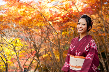 japanese kimono woman in autumn