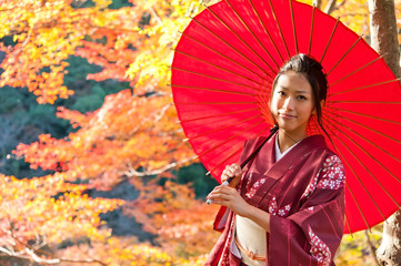 japanese kimono woman in autumn