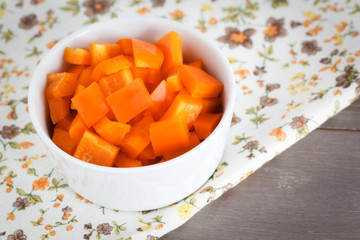 Geschnittene orange Paprika