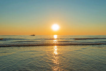 Obraz premium Sunset at sea in summer