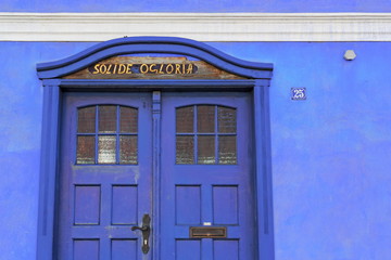 Blaue Hausfassade
