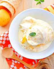 Apricot ice cream