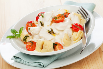 Tortellinis mit Käsesauce