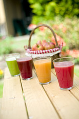 Frische biologische Säfte