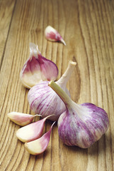 Fresh garlic and cloves