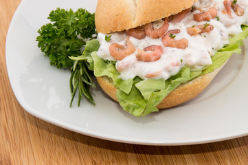 Cutting-Board with roll and Shrimps
