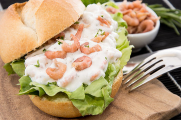 Cutting-Board with roll and Shrimps