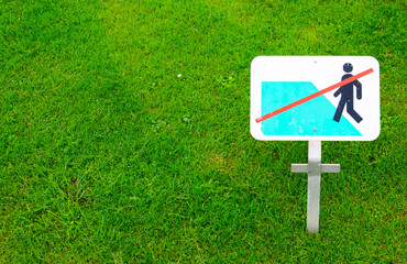 No walking on grass warning sign