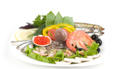 Raw cocktail of seafood with vegetables