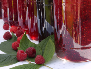 Himbeeren, selbstgemachte Konfit&uuml;re.