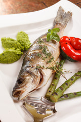 grilled fish with asparagus