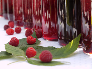 Himbeeren, selbstgemachte Konfit&uuml;re.