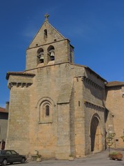 Fototapeta na wymiar Wzmocniony Compreignac Kościół, Haute-Vienne, Limousin