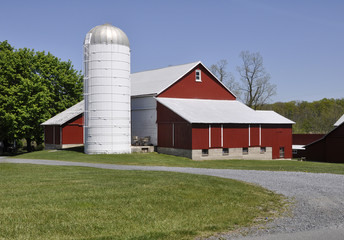 red barn and silo in rural Pennsylvania © cfarmer