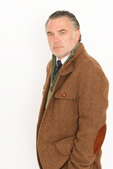 mann in Herbstkleidung