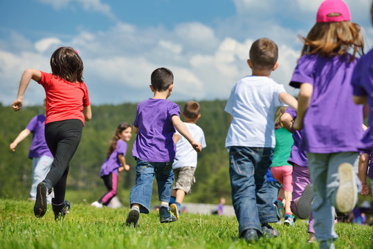 Happy Kids Group  Have Fun In Nature