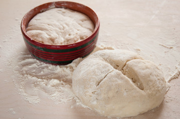 dough with sourdough _ Pasta con lievito madre - 43564517