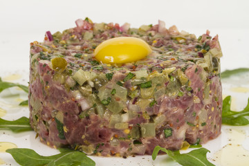 steak tartare with egg