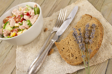 Thunfischsalat mit brot