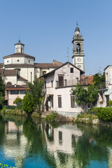 Fototapeta na wymiar Stare budynki z gorgonzolą (Mediolan)