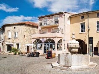 Village typique en Provence à Saint-Paul-Trois-Châteaux