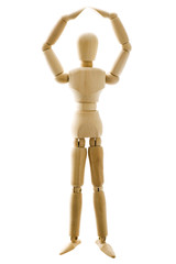 手で丸をつくった木製の人形