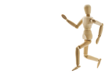 走る木製の人形