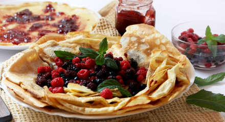 pancakes with berries