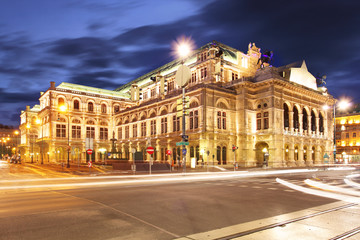 Fototapeta na wymiar Wiednia Opery w nocy, Austria