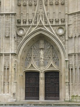 Cathédrale Saint-Étienne de Limoges : entrée latérale
