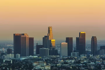 Photo sur Plexiglas Los Angeles view to city of Los Angeles from Griffith park in the evening