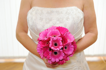 Bride holding pink flowers - Powered by Adobe