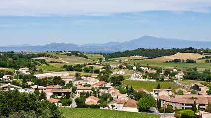 Fototapeta na wymiar Mount Ventoux and Châteauneuf-du-Pape