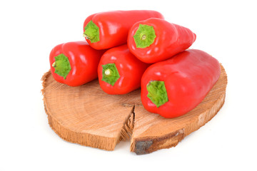 5 mini poivrons rouges sur rondelle de bois