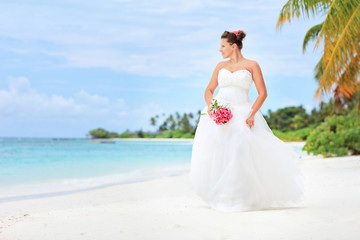 Fototapeta na wymiar A bride posing on a beach in Maldives island