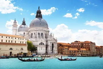 Fotobehang Canal Grande en de basiliek Santa Maria della Salute, Venetië, Italië © Iakov Kalinin