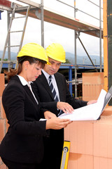 Architekten auf der Baustelle