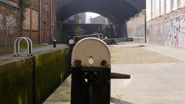 Birmingham and Fazeley Canal at Snow Hill. Camera move.