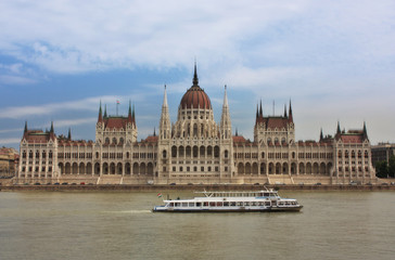 Fototapeta na wymiar Budapest parliament building